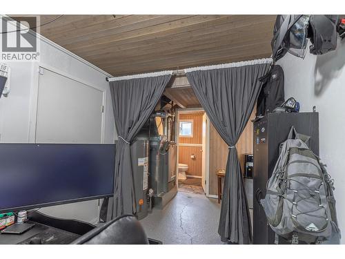2401 40 Avenue, Vernon, BC - Indoor Photo Showing Other Room