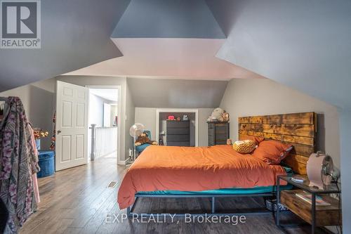 165 Emerald Street N, Hamilton, ON - Indoor Photo Showing Bedroom