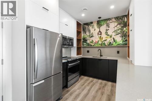 1105 1867 Hamilton Street, Regina, SK - Indoor Photo Showing Kitchen With Stainless Steel Kitchen