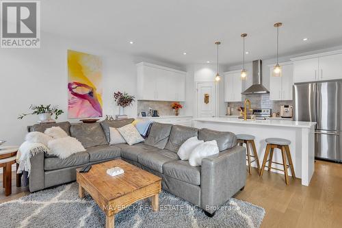 21 Chamberlain Avenue, Ingersoll (Ingersoll - South), ON - Indoor Photo Showing Living Room