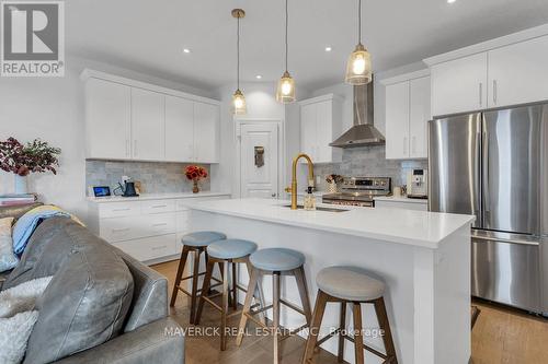 21 Chamberlain Avenue, Ingersoll (Ingersoll - South), ON - Indoor Photo Showing Kitchen With Stainless Steel Kitchen With Upgraded Kitchen