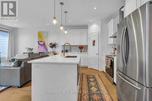 21 Chamberlain Avenue, Ingersoll (Ingersoll - South), ON - Indoor Photo Showing Kitchen With Stainless Steel Kitchen With Upgraded Kitchen