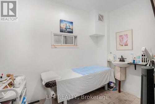 257 Parkdale Avenue, Ottawa, ON - Indoor Photo Showing Other Room