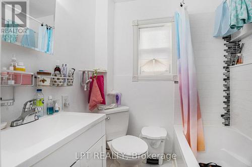 257 Parkdale Avenue, Ottawa, ON - Indoor Photo Showing Bathroom