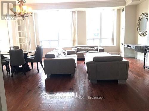 Ph10 - 3880 Duke Of York Boulevard, Mississauga, ON - Indoor Photo Showing Living Room