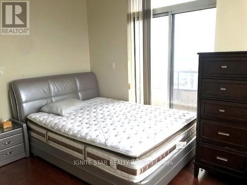 Ph10 - 3880 Duke Of York Boulevard, Mississauga, ON - Indoor Photo Showing Bedroom