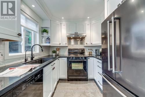 2101 Shady Glen Road, Oakville, ON - Indoor Photo Showing Kitchen With Double Sink With Upgraded Kitchen