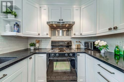 2101 Shady Glen Road, Oakville, ON - Indoor Photo Showing Kitchen