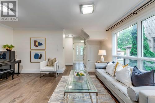 2101 Shady Glen Road, Oakville, ON - Indoor Photo Showing Living Room