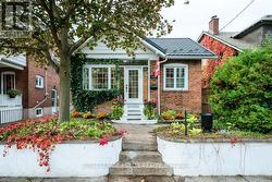 314 SCARBOROUGH ROAD  Toronto, ON M4E 3M8