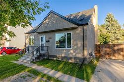 395 Truro ST  Winnipeg, MB R3J 2A5