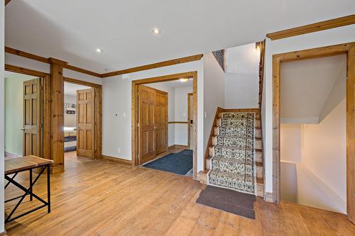 Staircase - 3020 Ch. Du Lac-Du-Raquetteur, Mont-Blanc, QC - Indoor Photo Showing Other Room