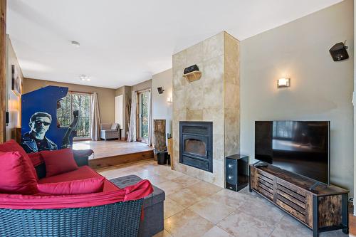 Family room - 3020 Ch. Du Lac-Du-Raquetteur, Mont-Blanc, QC - Indoor Photo Showing Living Room With Fireplace
