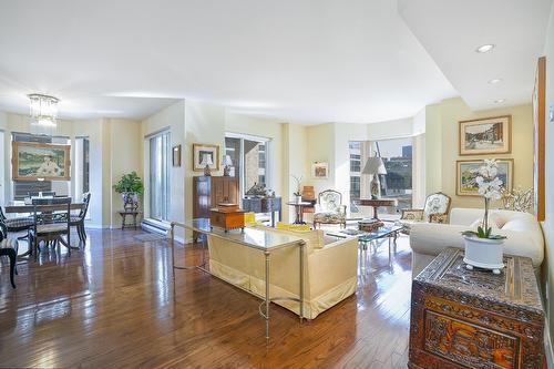 302-1 Av. Wood  Westmount, QC H3Z 3C5