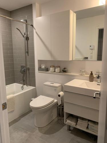 Salle de bains - 105-4 Av. Donegani, Pointe-Claire, QC - Indoor Photo Showing Bathroom