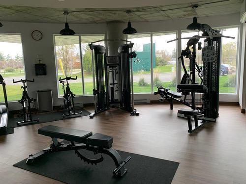Salle d'exercice - 105-4 Av. Donegani, Pointe-Claire, QC - Indoor Photo Showing Gym Room