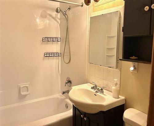 719 Centennial St, Winnipeg, MB 