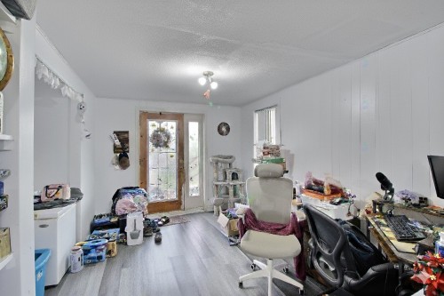 Salon - 241  - 243 Rue Cardinal-Bégin E., Rouyn-Noranda, QC - Indoor