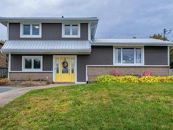 16 Donview Drive  Dartmouth, NS B2W 4C8