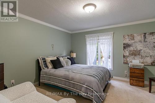 67 Meadow Lane, Wasaga Beach, ON - Indoor Photo Showing Bedroom