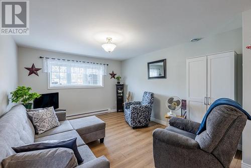 147 Paradise Road, Paradise, NL - Indoor Photo Showing Living Room