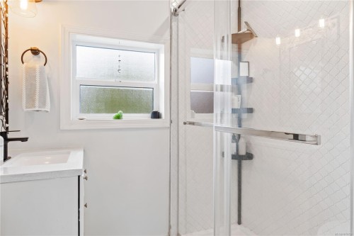 450 Aurora St, Parksville, BC 