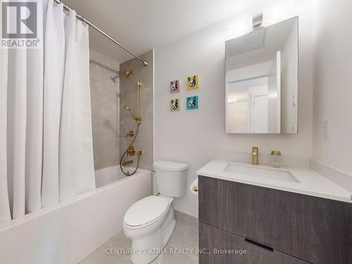 216 - 8 Steckley House Lane, Richmond Hill, ON - Indoor Photo Showing Bathroom