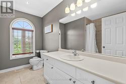 Upper level 4-piece bathroom - 