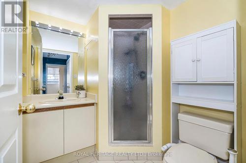 Main Bathroom - 809 - 270 Davis Drive, Newmarket, ON - Indoor Photo Showing Bathroom