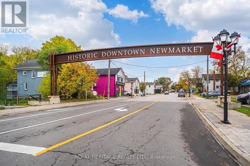 809 - 270 Davis Drive, Newmarket, ON - Outdoor