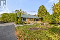 18 KERRY CRESCENT  Ottawa, ON K2E 5V6