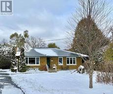 18 KERRY CRESCENT  Ottawa, ON K2E 5V6