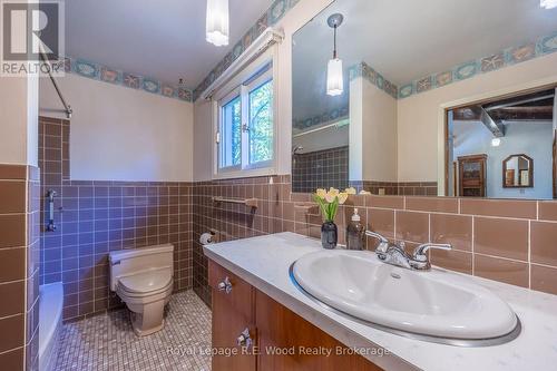 8 Highland Drive, Tillsonburg, ON - Indoor Photo Showing Bathroom