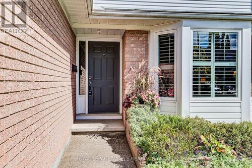 33 Tinatawa Court, Kitchener, ON - Outdoor