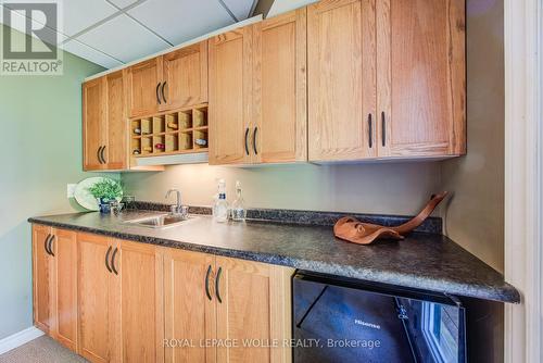 33 Tinatawa Court, Kitchener, ON - Indoor Photo Showing Kitchen