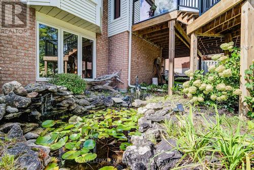 33 Tinatawa Court, Kitchener, ON - Outdoor