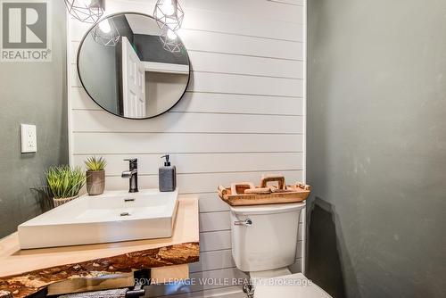 33 Tinatawa Court, Kitchener, ON - Indoor Photo Showing Bathroom