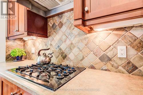 33 Tinatawa Court, Kitchener, ON - Indoor Photo Showing Kitchen