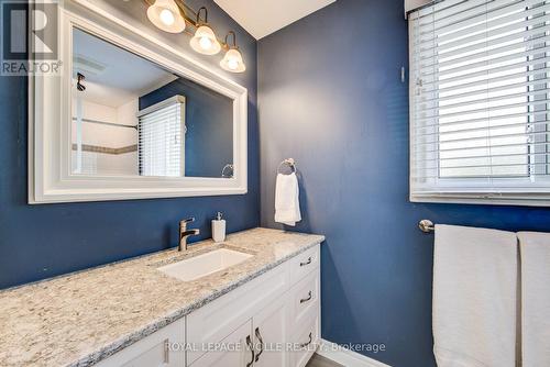 33 Tinatawa Court, Kitchener, ON - Indoor Photo Showing Bathroom