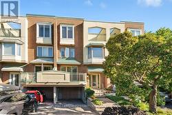 17 COLUMBUS AVENUE  Ottawa, ON K1K 1R2