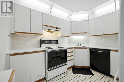 17 Columbus Avenue, Ottawa, ON - Indoor Photo Showing Kitchen