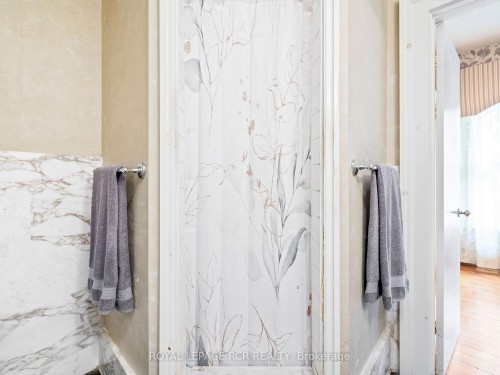 11 Third Avenue, Orangeville, ON - Indoor Photo Showing Bathroom