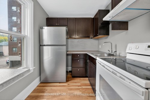 188 Stinson Street, Hamilton, ON - Indoor Photo Showing Kitchen