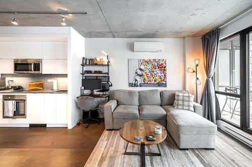 Living room - 910-705 Rue William, Montréal (Ville-Marie), QC - Indoor Photo Showing Living Room