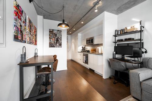 Living room - 910-705 Rue William, Montréal (Ville-Marie), QC - Indoor