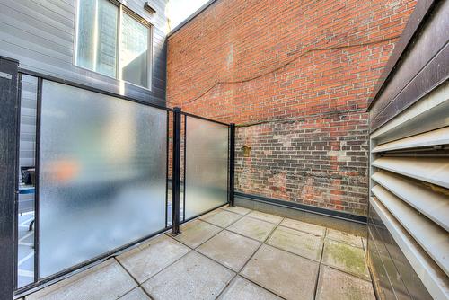 Terrasse - 205-2100 Boul. St-Laurent, Montréal (Ville-Marie), QC -  With Exterior