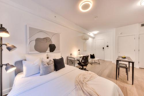 Chambre à coucher - 205-2100 Boul. St-Laurent, Montréal (Ville-Marie), QC - Indoor Photo Showing Bedroom