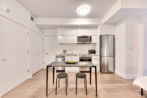 Cuisine - 205-2100 Boul. St-Laurent, Montréal (Ville-Marie), QC - Indoor Photo Showing Kitchen