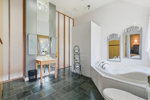 Master Bathroom - 967 Côte St-Gabriel O., Saint-Sauveur, QC - Indoor Photo Showing Bathroom