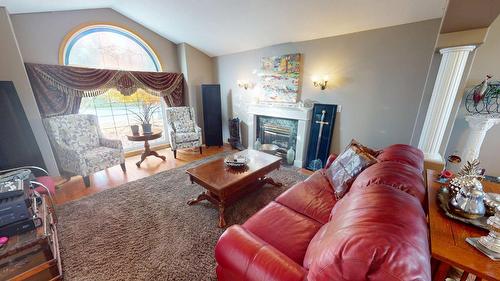 1312 20Th Street, Cranbrook, BC - Indoor Photo Showing Living Room With Fireplace